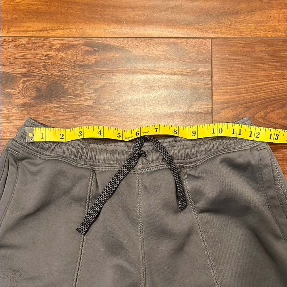 Under Armour Boys grey Sweatpants with Side Logo
Size Youth Large - Picture 5 of 9